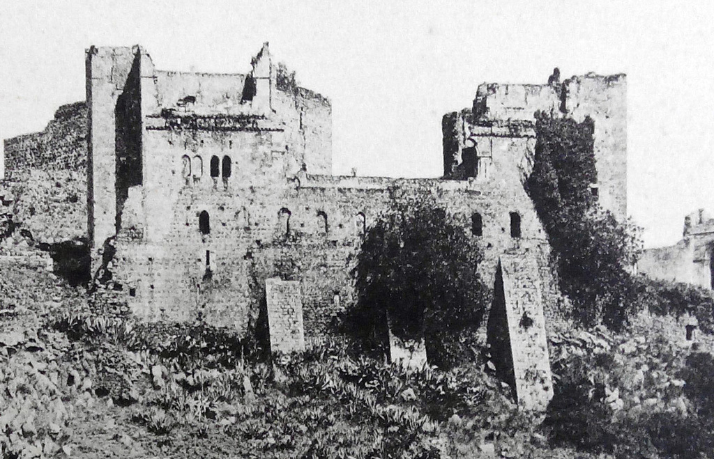 O castelo de Leiria em 1907, antes do seu restauro