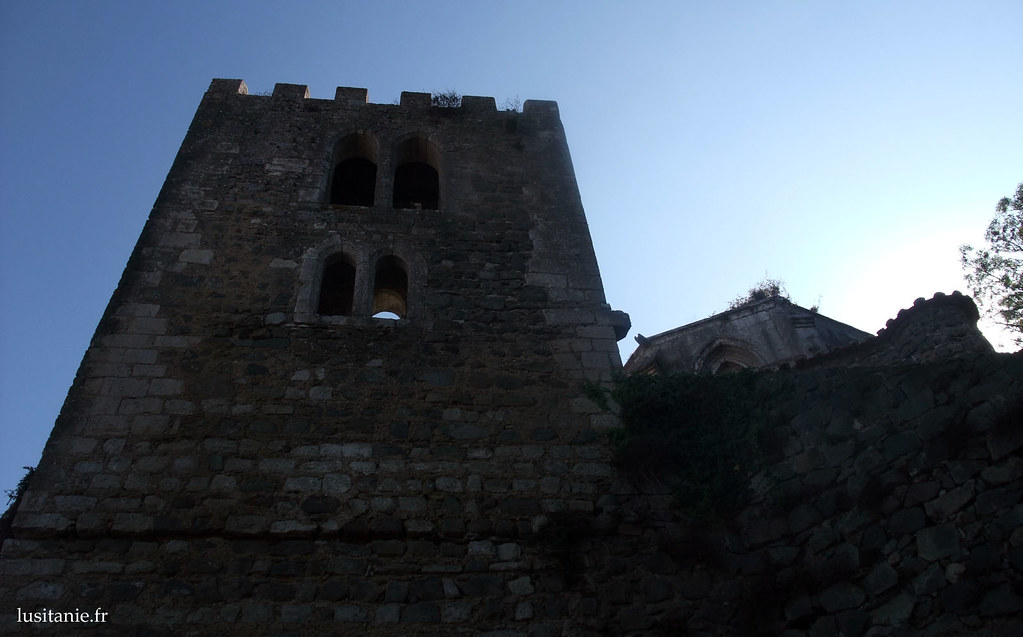 O castelo foi reconstruído segundo a visão romântica do início do século XX da Idade Média.