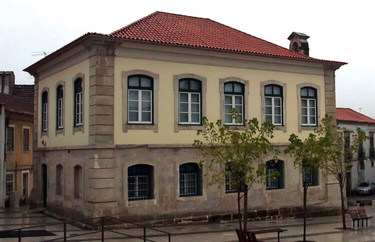 O museu fica na praça do Marquês de Pombal, na Cadeia Velha