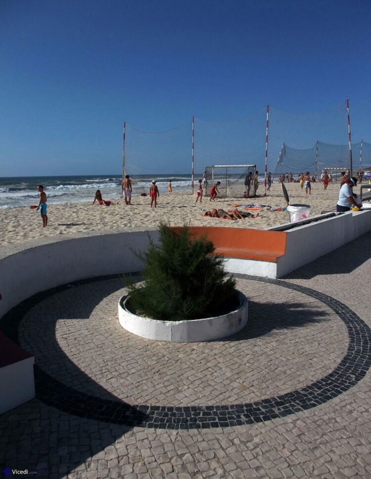 Calçada portuguesa e praia