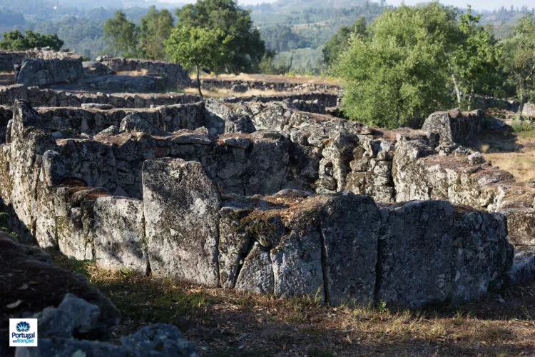 Vestígios da Citânia de Briteiros, antigo castro galaico, perto de Guimarães.