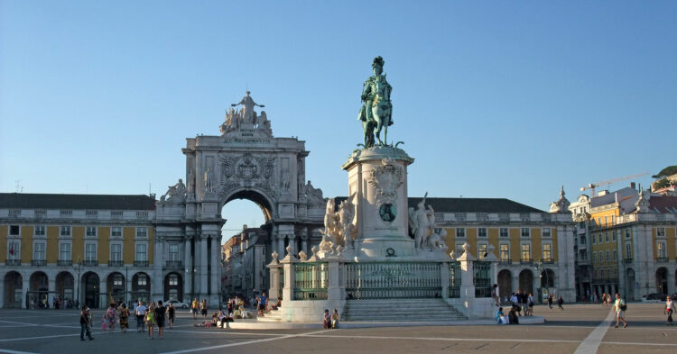 Praça do Comércio e estátua equestre de D. José I, Lisboa